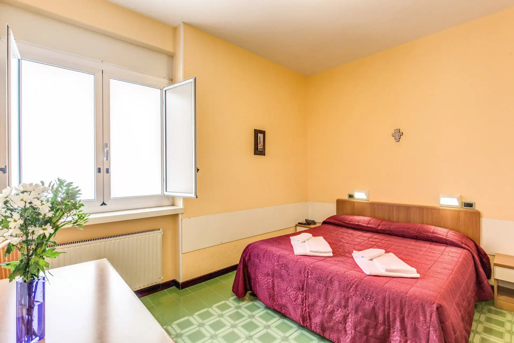 Double room (full double bed)