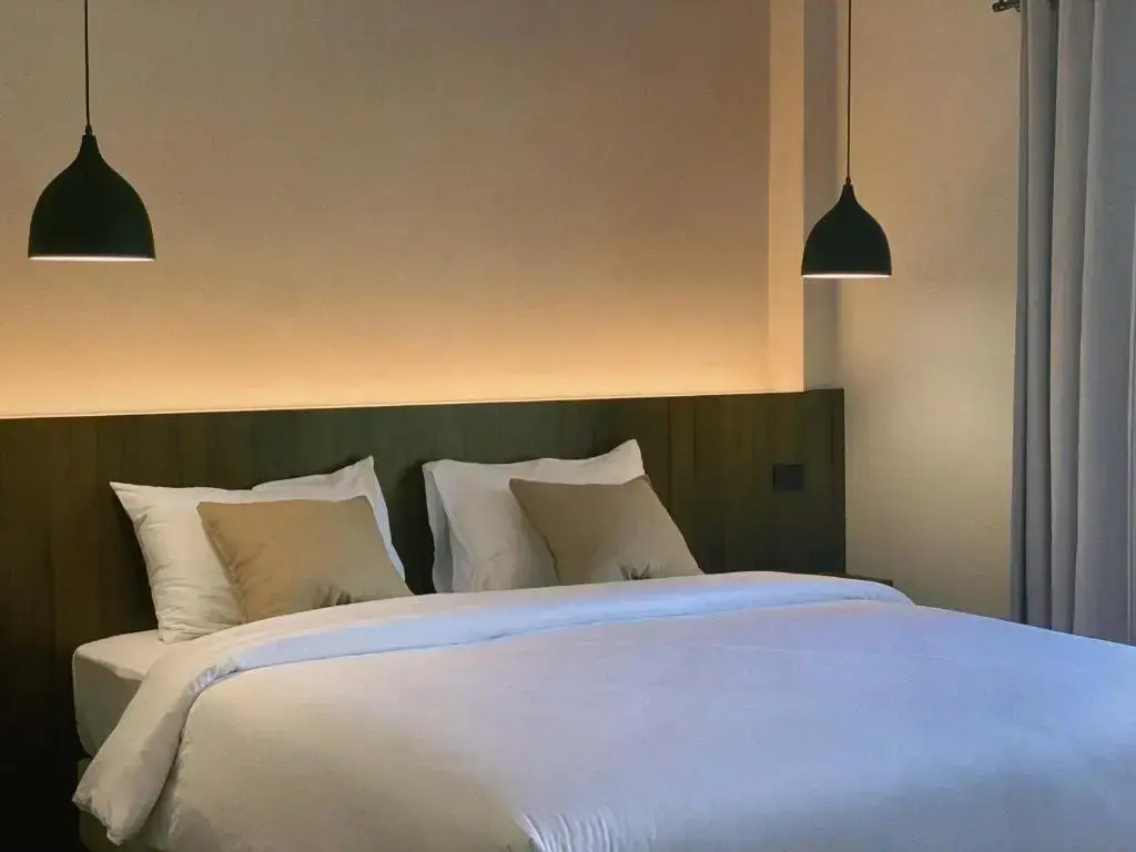 Deluxe Double room with balcony and with garden view (full double bed)