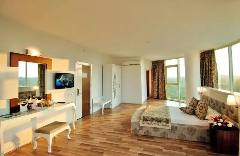 Double Suite with garden view (full double bed)