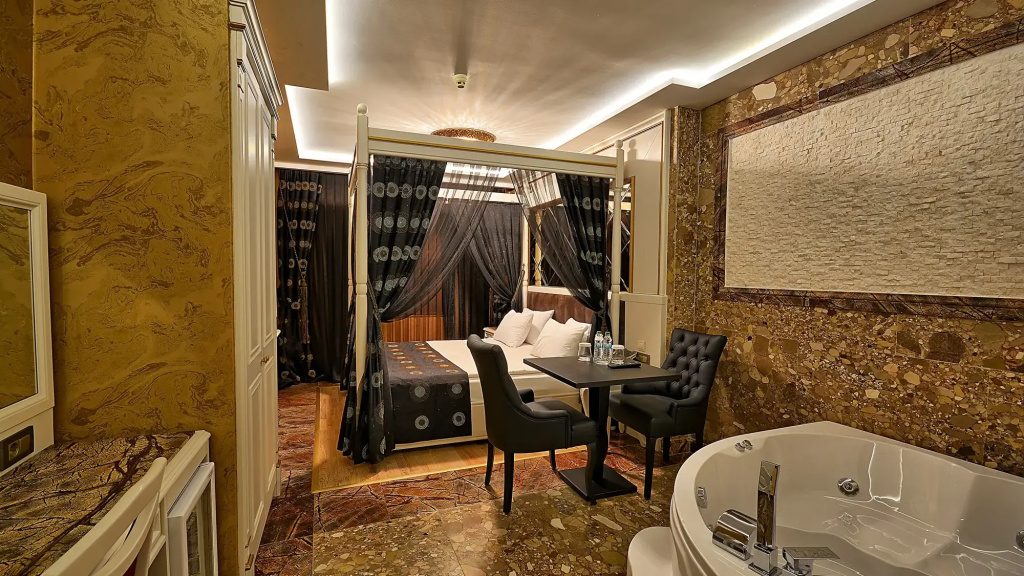 Double Suite (full double bed)