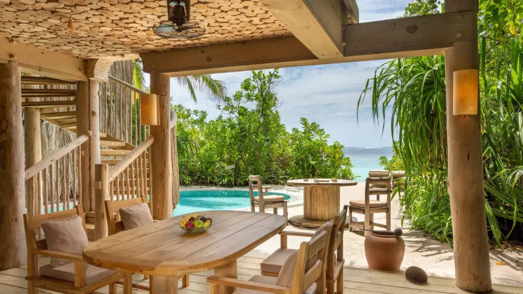 Люкс with Pool Crusoe в Soneva Fushi