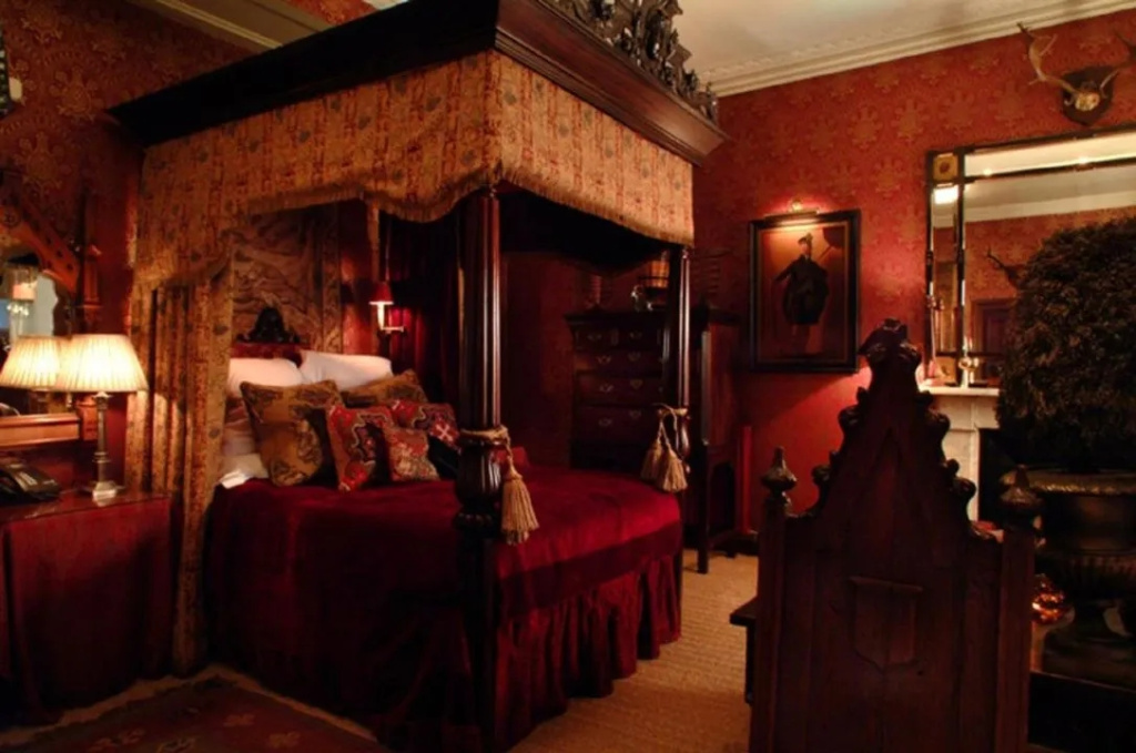 Inner Sanctum Double room (full double bed)