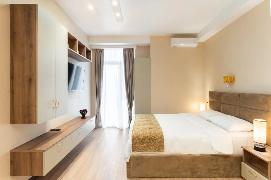 Deluxe Double room (full double bed)