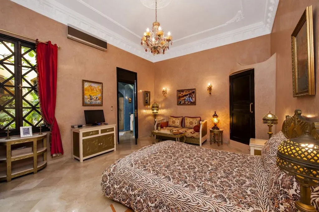 Safran Double Night Suite (full double bed)