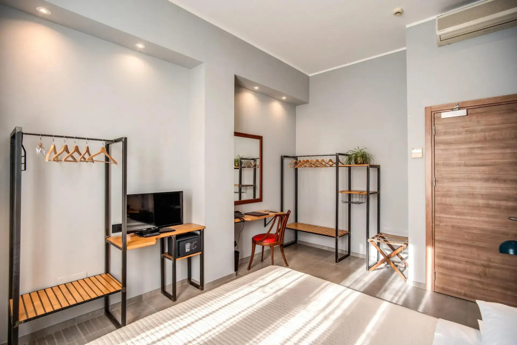 Classic Double room (full double bed)