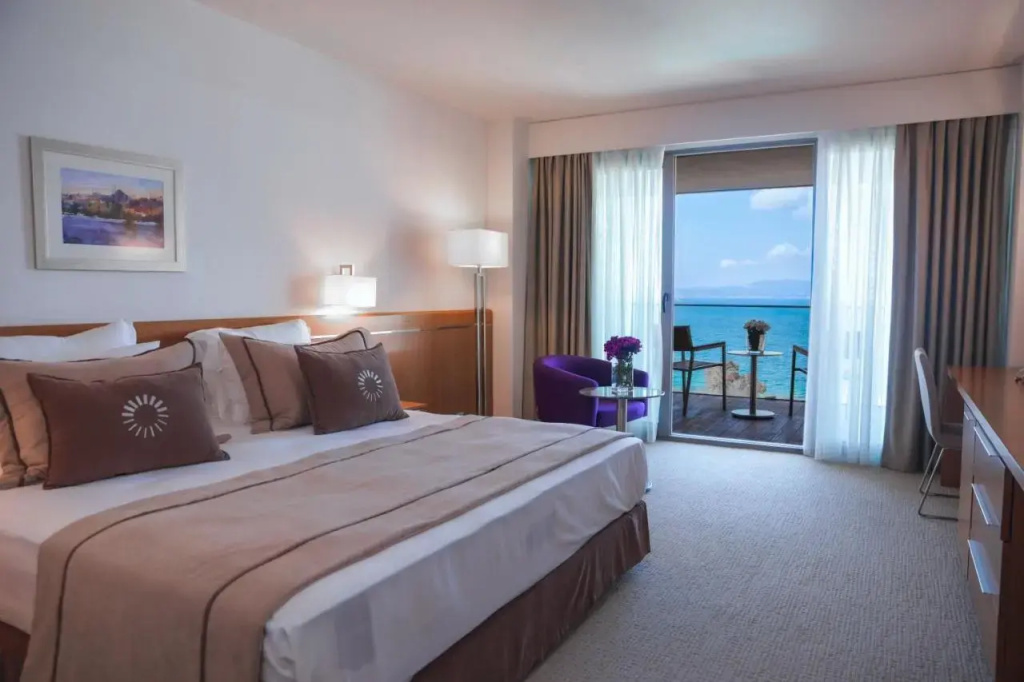 Deluxe Double room (full double bed)