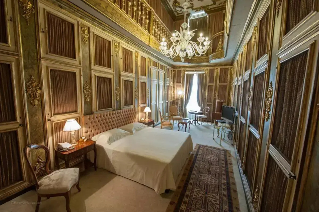 Grand Canal The Library Double Suite (full double bed)