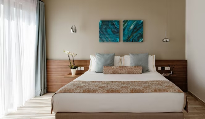 Premium Double Suite with sea view (full double bed)