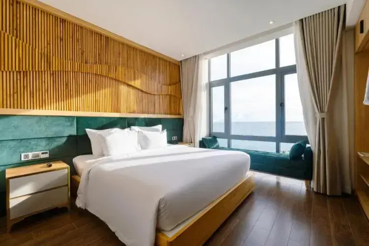 The Tahiti Beach Hotel
