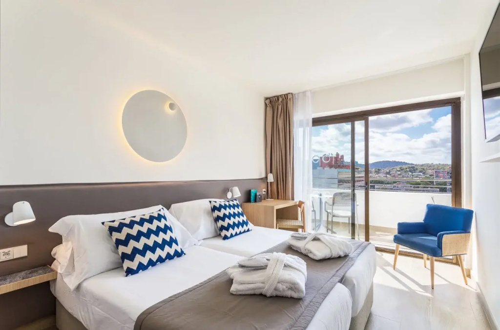 Double room with sea view (twin beds)
