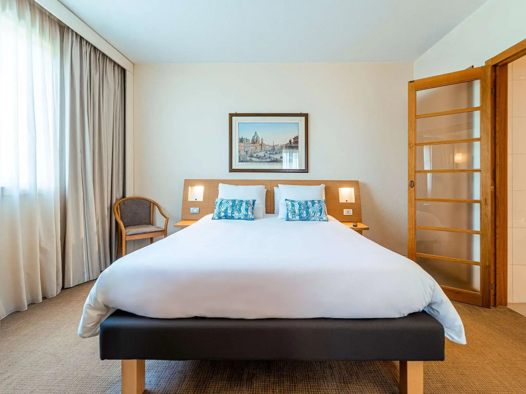 Novotel Roma Est - Tap to explore photos