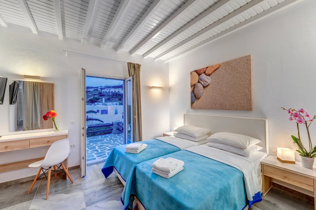 Superior Double room with pool view (full double bed)