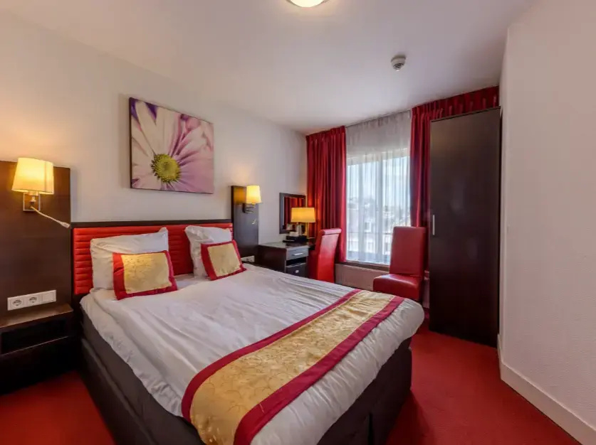 Double room (full double bed)