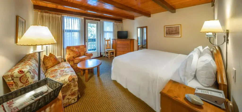 Post Superior Double room (full double bed)