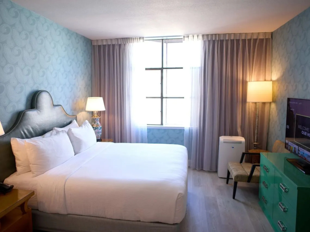 Deluxe Double room with courtyard view (full double bed)