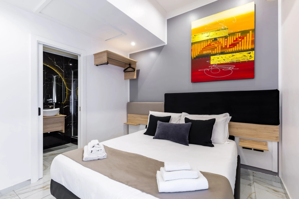 Double room (full double bed)