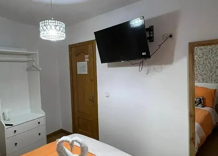 Small Double room (full double bed)