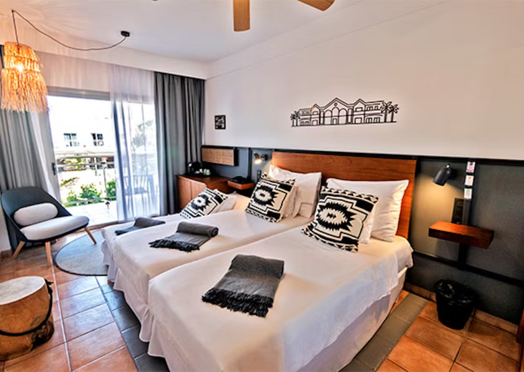 Premium Double room with pool view (twin beds)