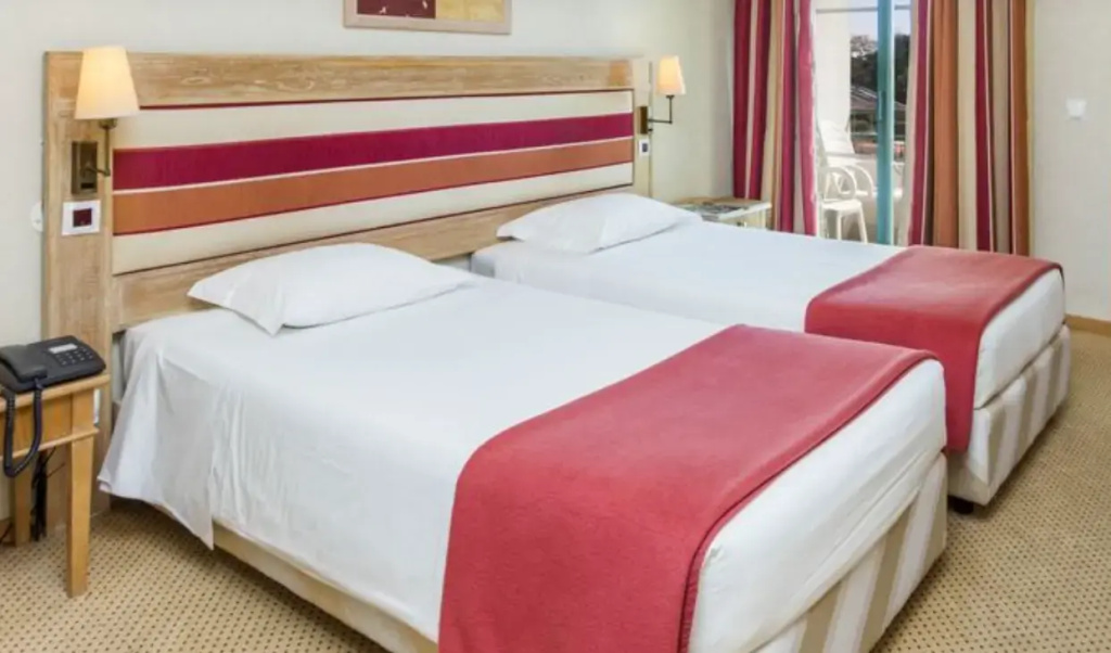 Double room with pool and garden view (twin beds)
