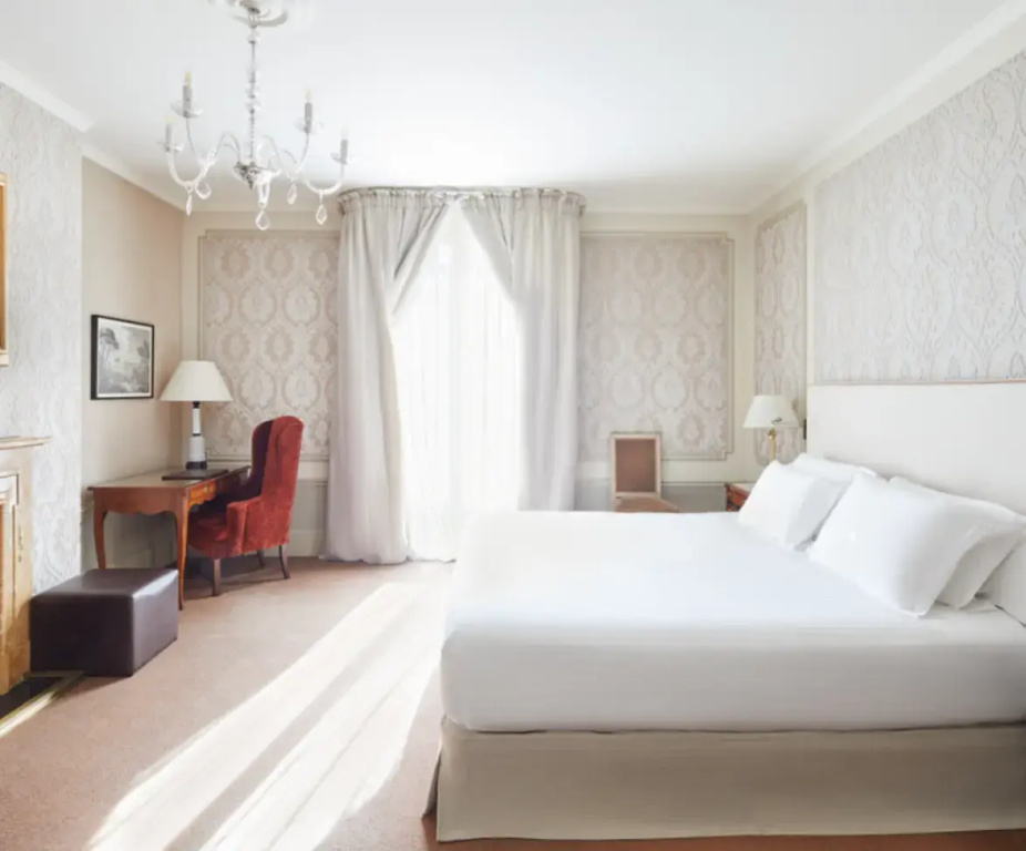 Classic Double room (full double bed)