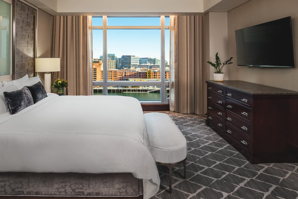 South Penthouse Suite