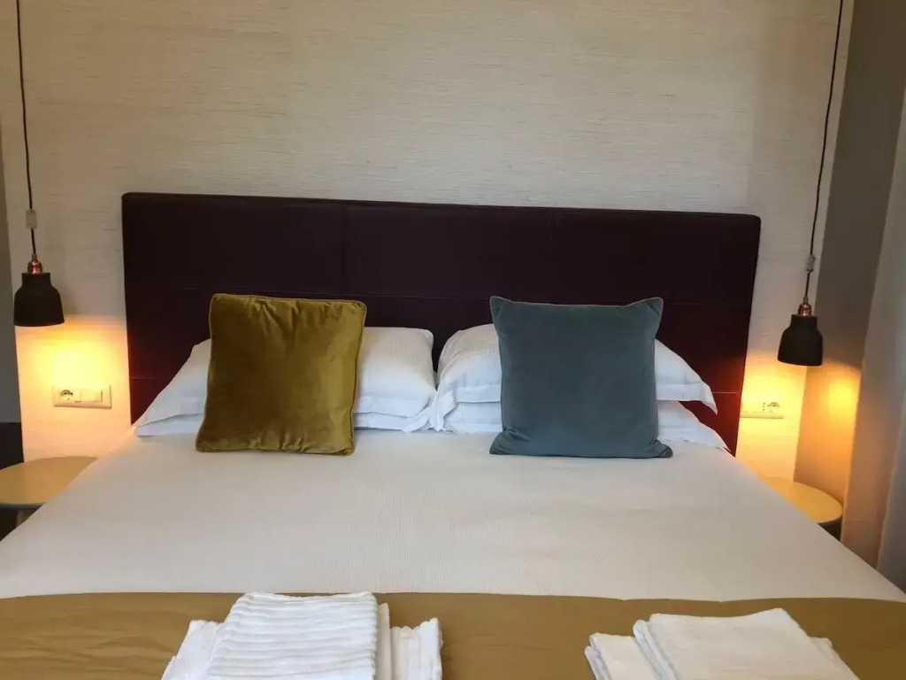Luxury Double room (full double bed)