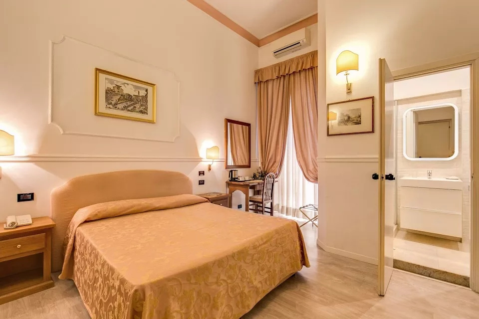 Double room (full double bed)