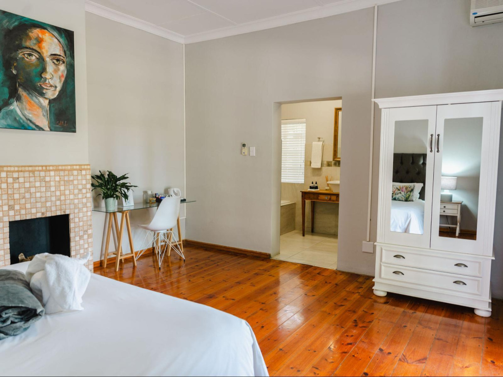 Double room (full double bed)