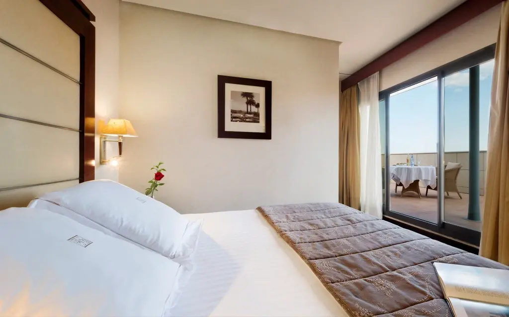 Deluxe with Jacuzzi Romantic Double room (full double bed)