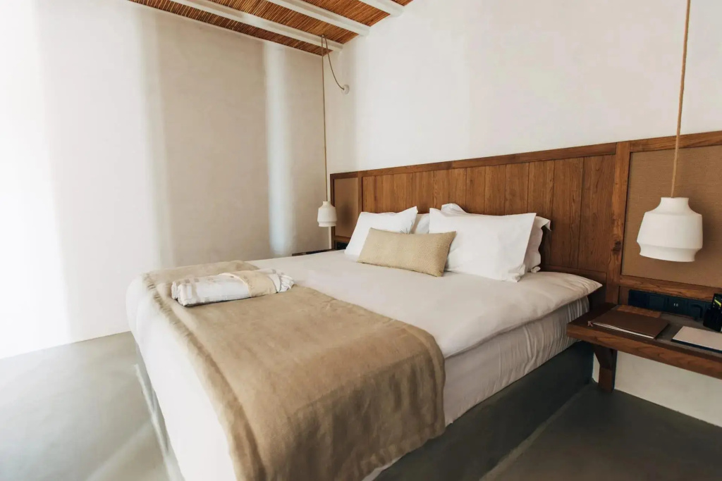 Double Junior Suite with partial sea view (full double bed)