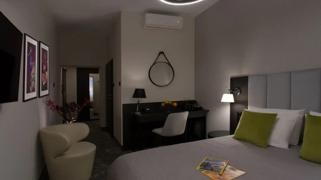 Premium Double room (full double bed)
