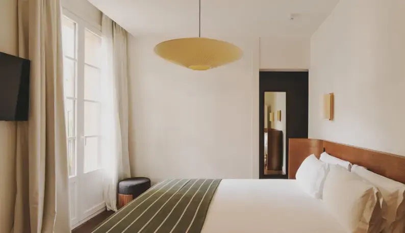 Hotel Regina Barcelona - Tap to explore photos