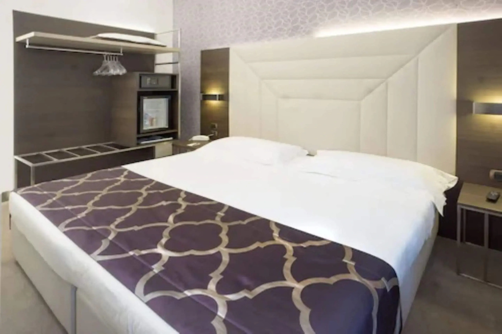 Standard Double room (full double bed)