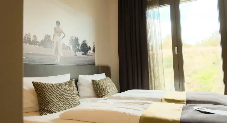 Standard Double room with golf view (full double bed)