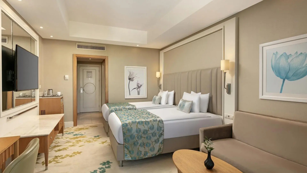 Standard Double room with partial sea view (twin beds)