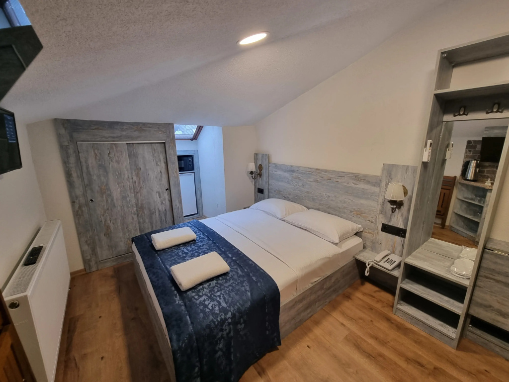 Double Loft (full double bed)