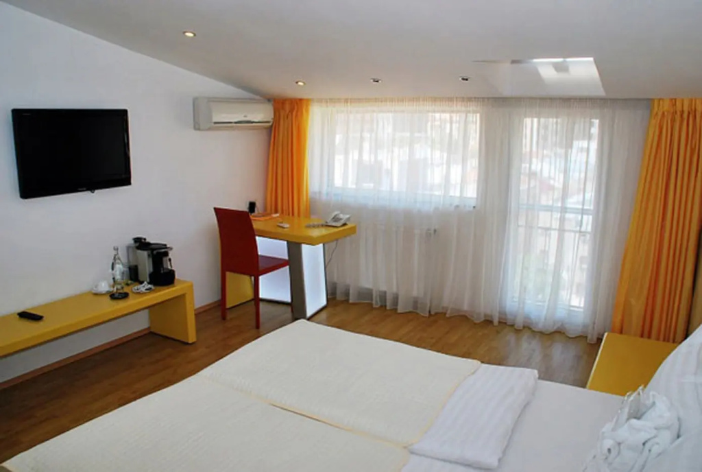 Double Loft (full double bed)