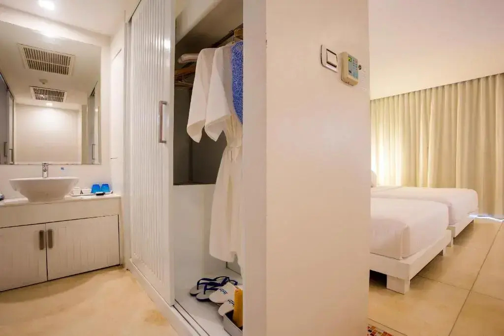 Pool Access Double Villa (full double bed)
