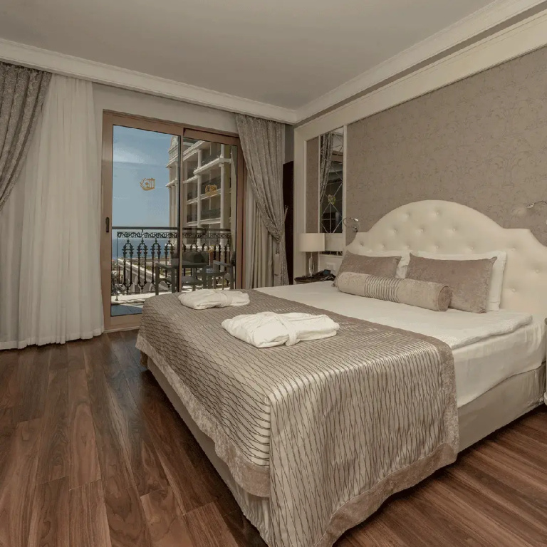 Family Quadruple Suite with sea view