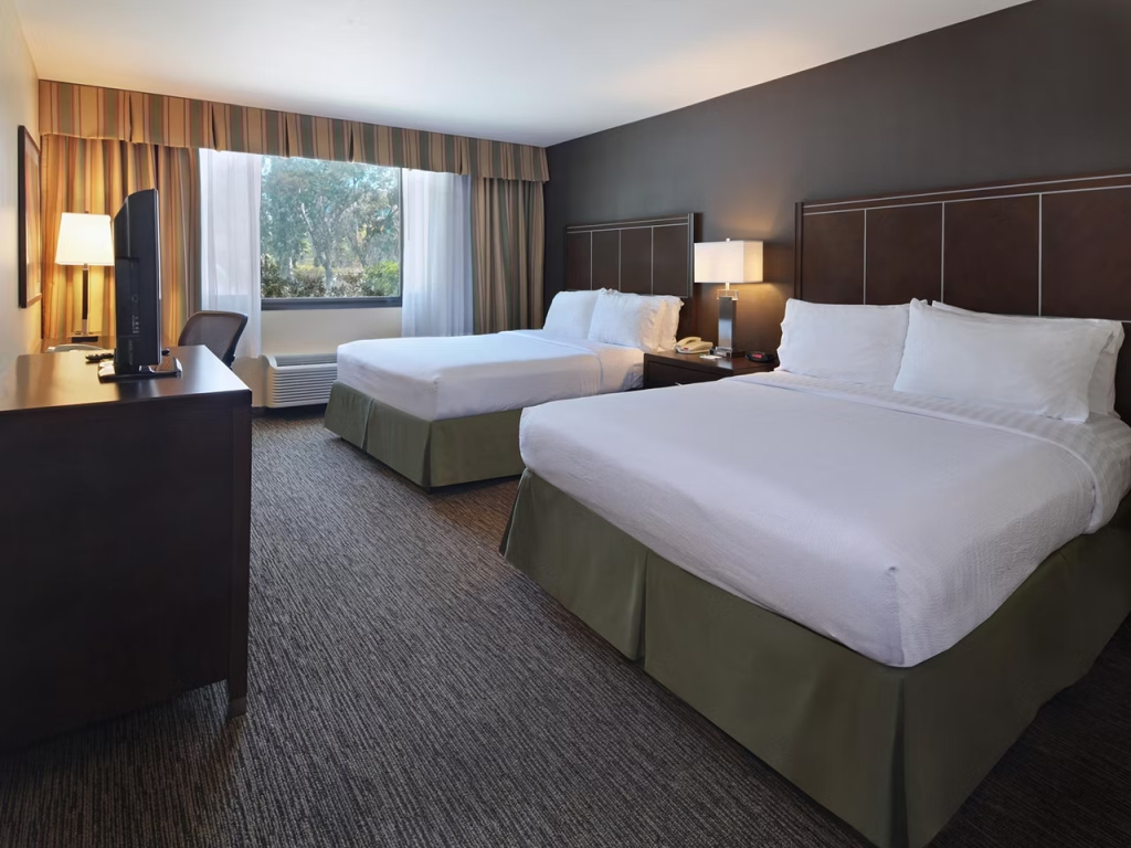 Holiday Inn Hotel & Suites Anaheim by IHG - Chambres