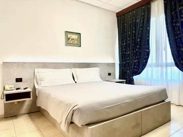 Double room (full double bed)