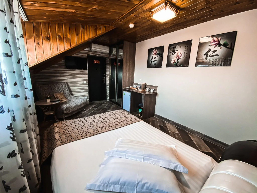 Double Junior Suite (full double bed)