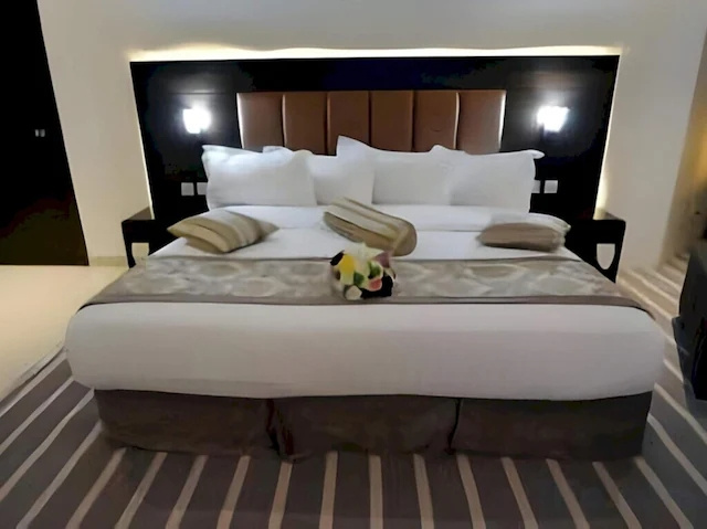 Double Honeymoon Suite with Jacuzzi (full double bed)