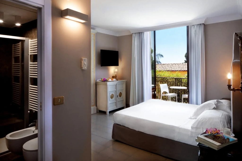 Superior Double room with balcony (full double bed)