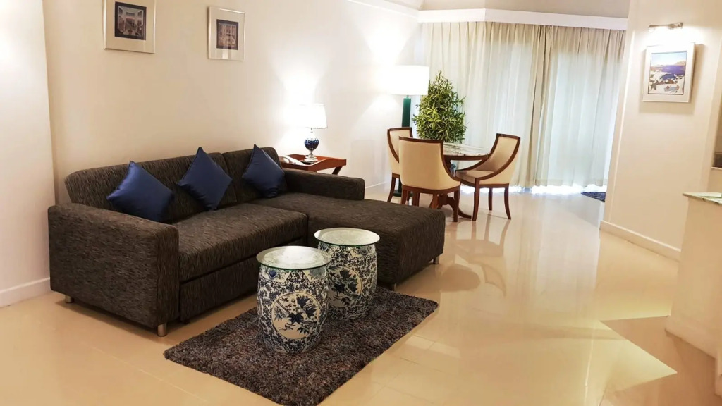 Четырёхместный люкс семейный Deluxe в Andaman Seaview Hotel