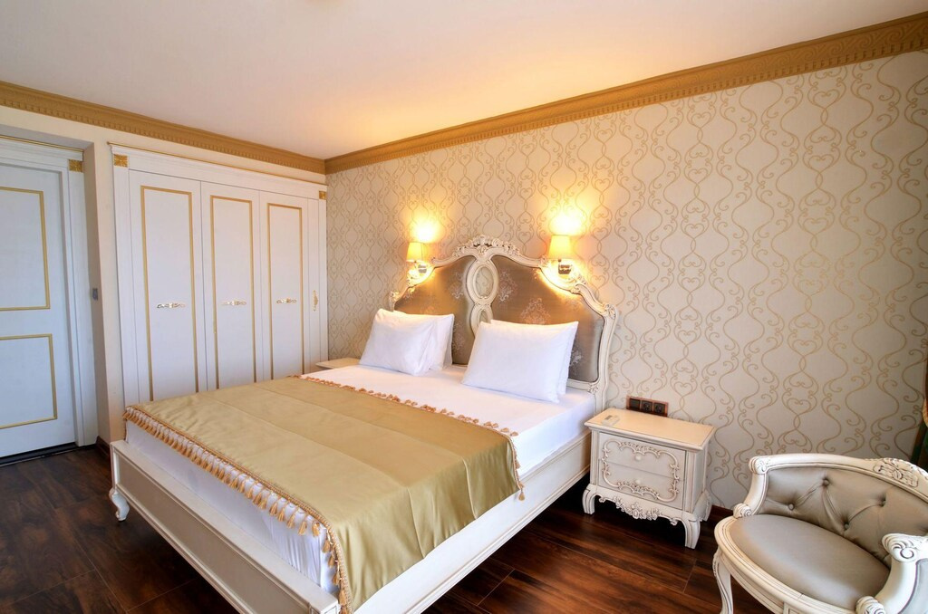1 Bedroom Studio Double Suite with sea view (full double bed)