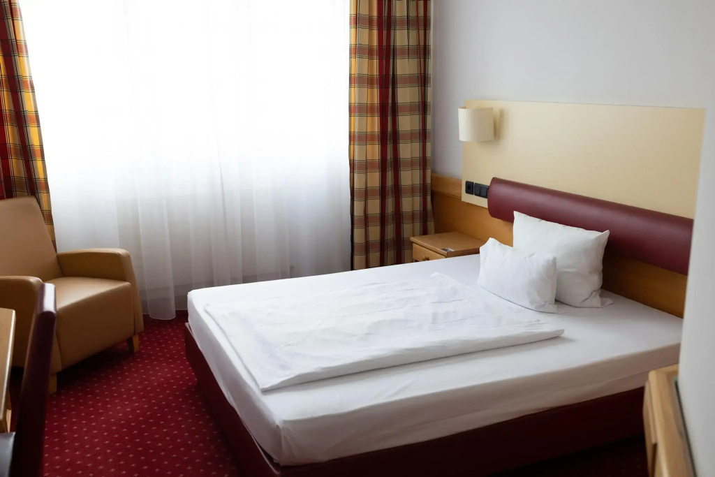 Basic Double room (full double bed)