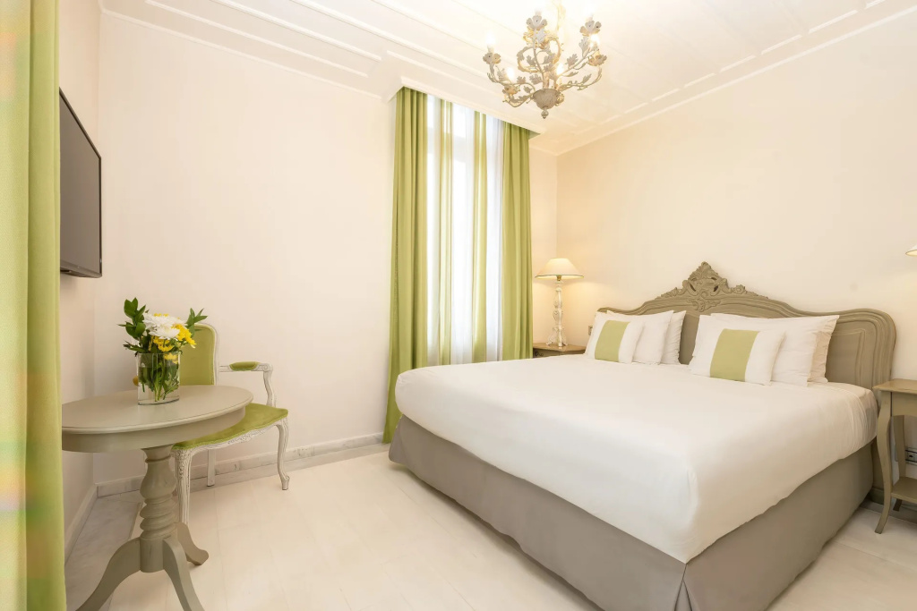 Deluxe Double room with sea view (full double bed)