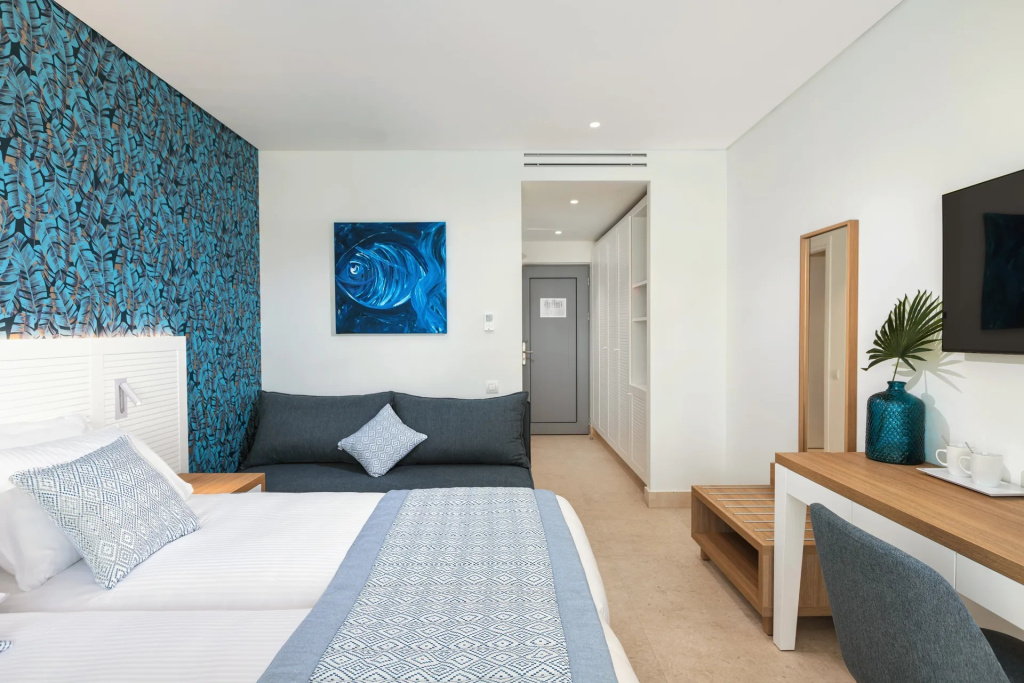 Double room (full double bed)