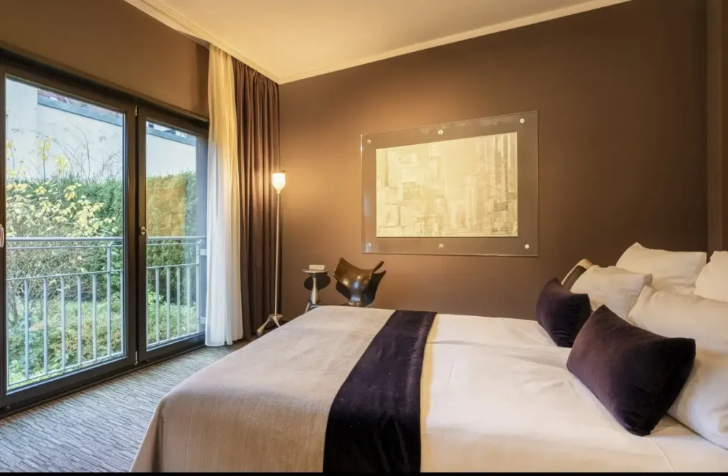 East Room Double (full double bed)